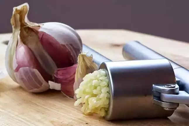 Garlic for the preparation of infusions to increase potency